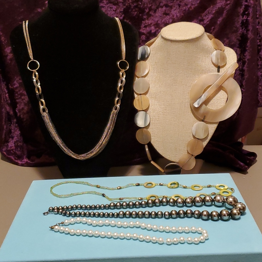 Jewelry Lot  5 Necklaces